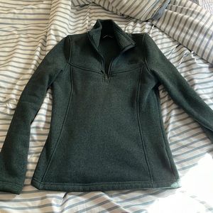 North face green pullover. Size small. Great condition